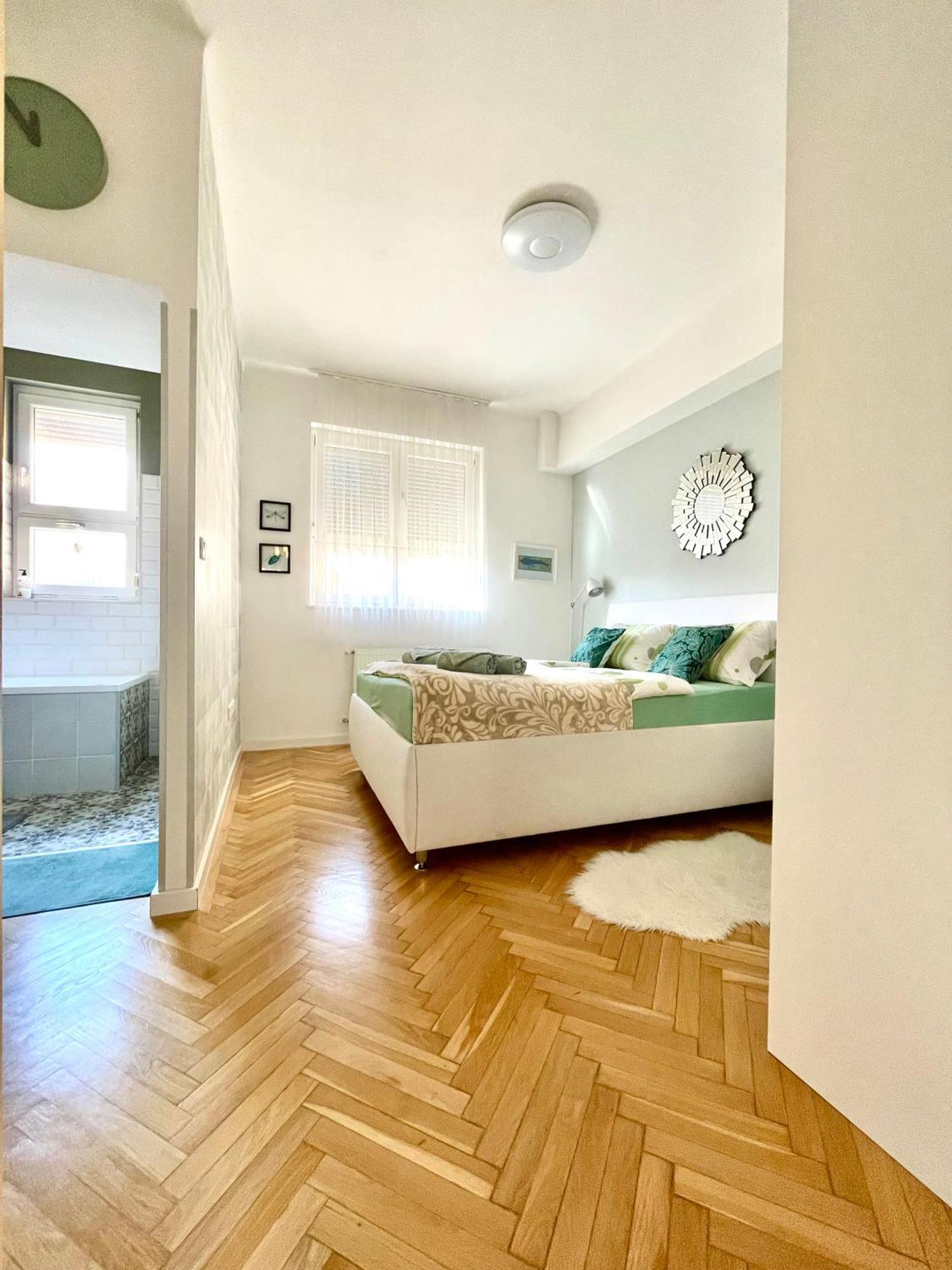 Mint Pearl 3 2 Bathrooms At Kalvin Square Apartment *