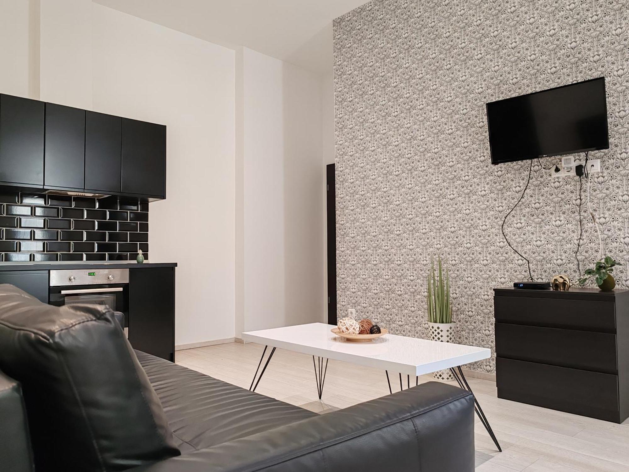A5 - - Hostaid Apartment *