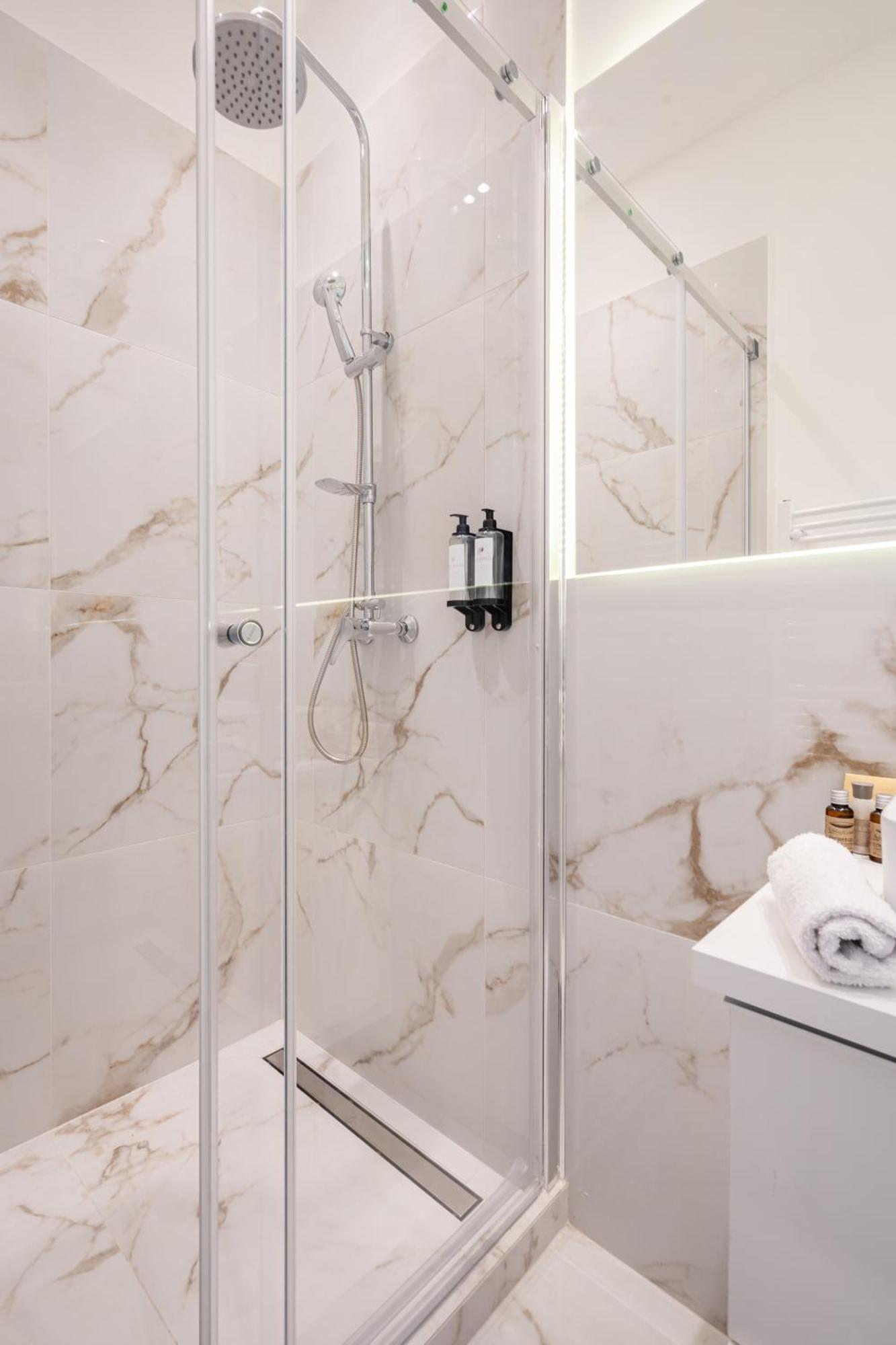 E13 - Grand Boulevard Heritage - Location By Bqa Apartamento Budapest