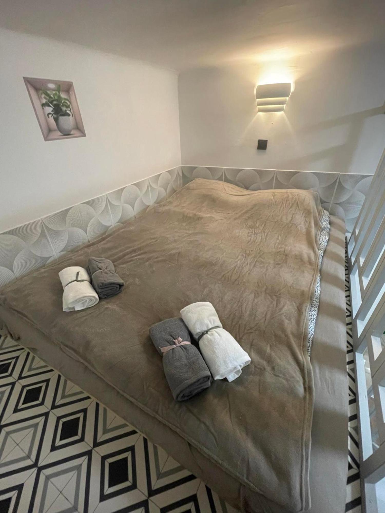 Ernesto 17 With Free Parking Possibility Budapest