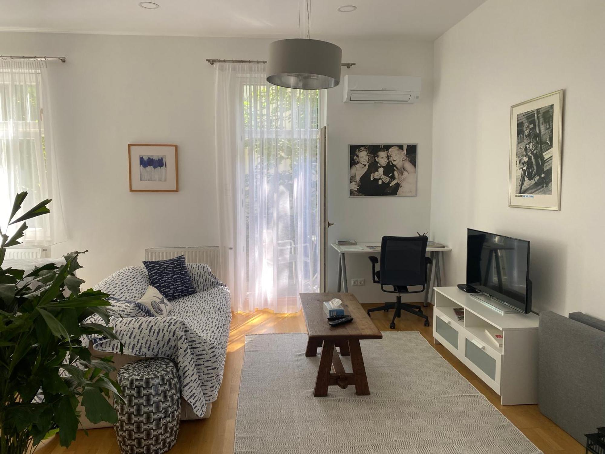 Superb Studio With 40 Sqm Terrace In The Greens Of Buda City Centre *
