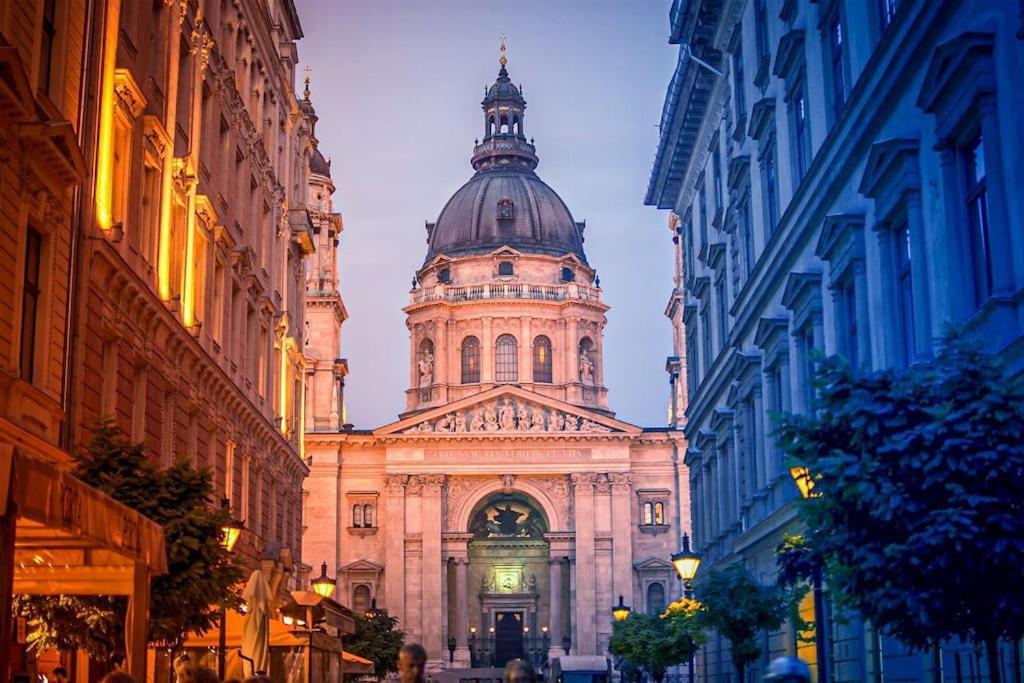Relaxing Spacious Balcony Super Near Opera Apartment Budapest