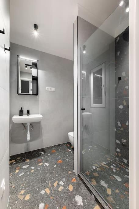 Grand Downtown - Hegedus 8 *