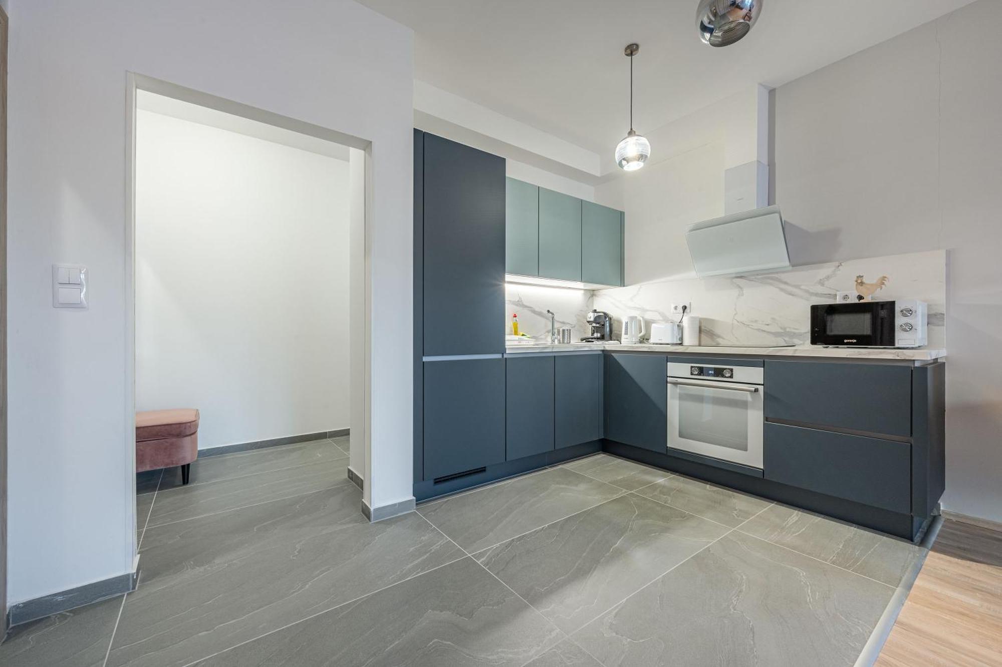 Apartament With Garage And Balcony In Center *