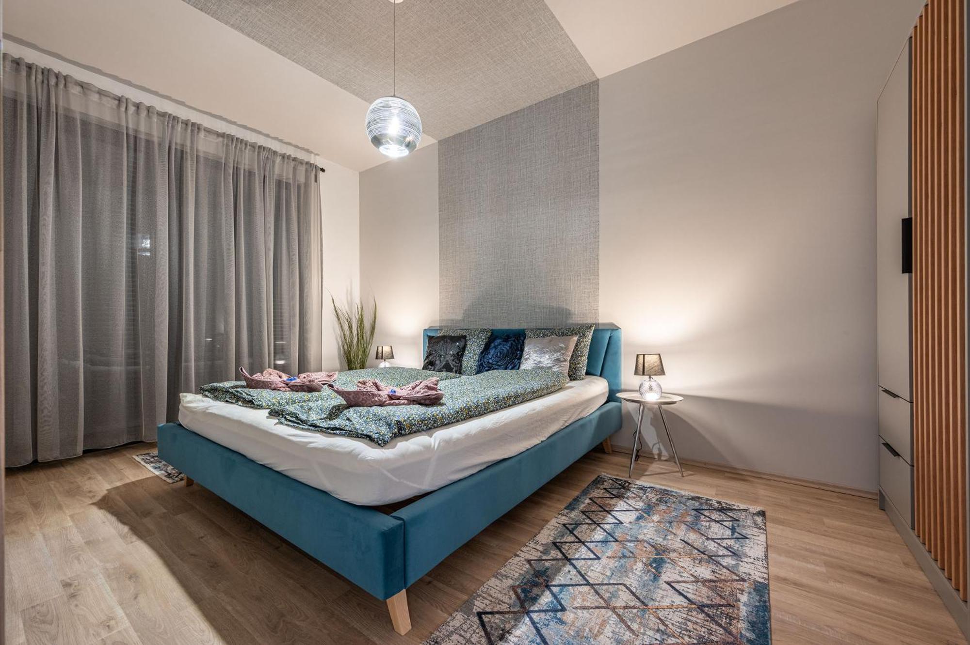 With Garage And Balcony In Center Apartament