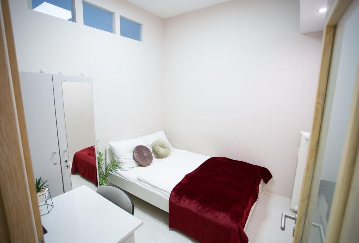 Apartment Cityscape Budget Corvinus