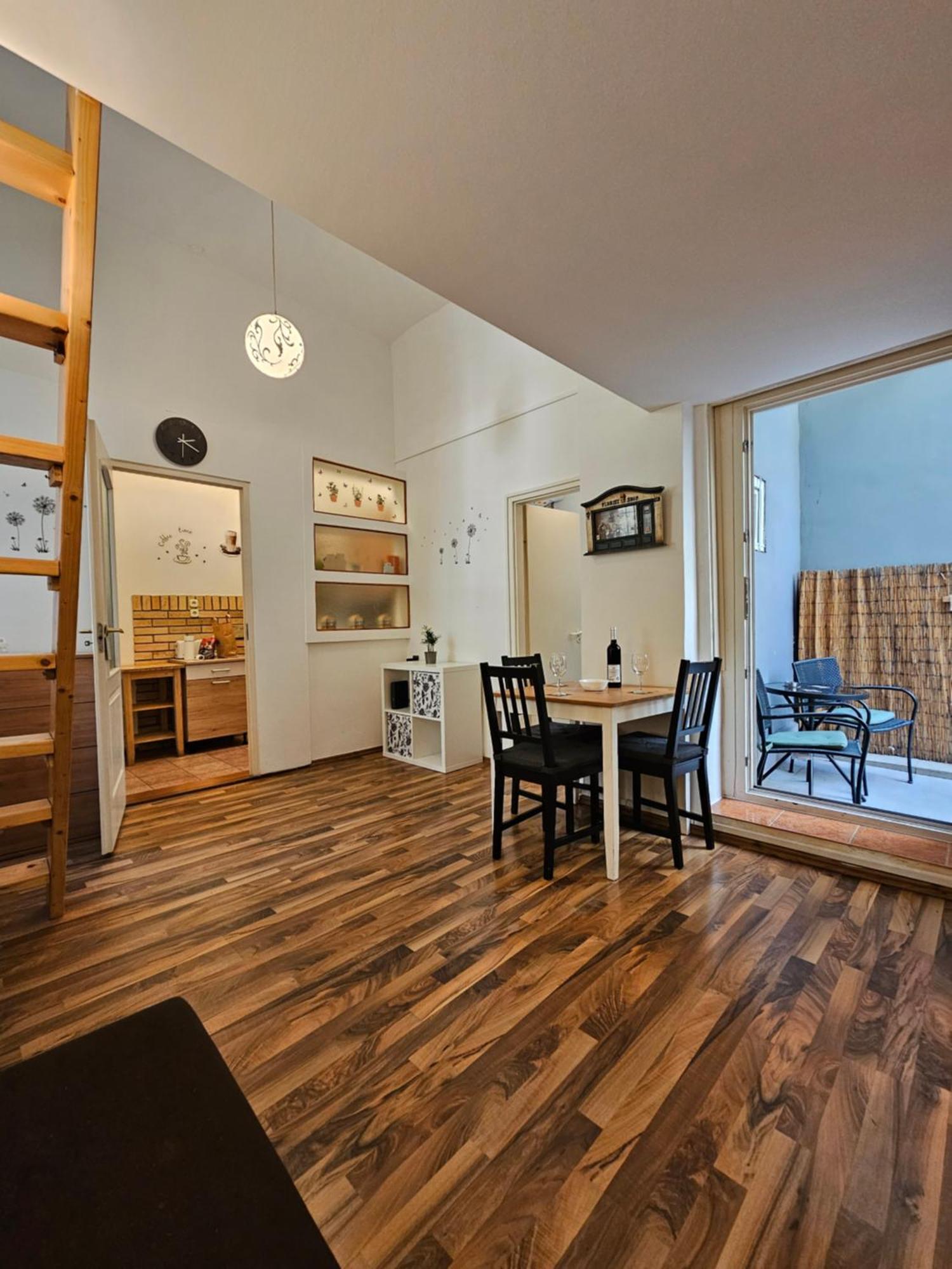 The Greenest Vintage Apartament