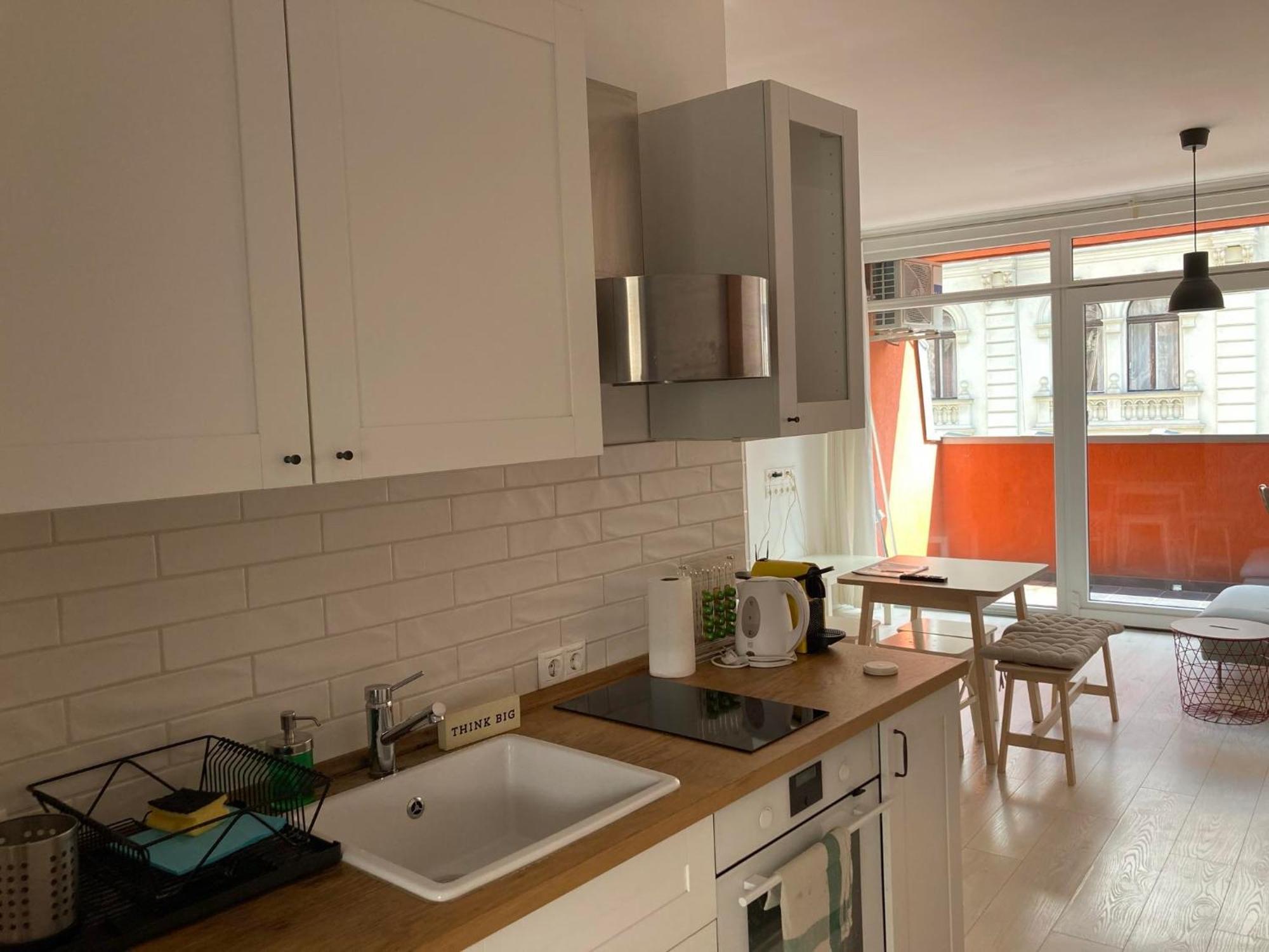 Trendy In The Heart Of The With Balcony Appartamento *