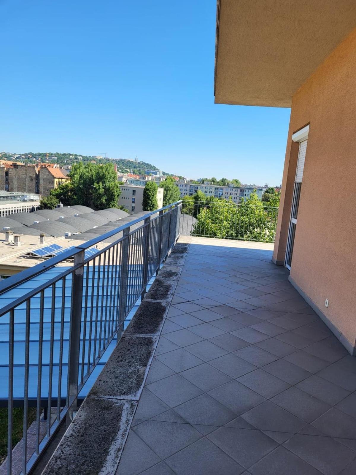 In Budapest, Buda Part With Great Views! Totally Renovated -wifi Available Apartament