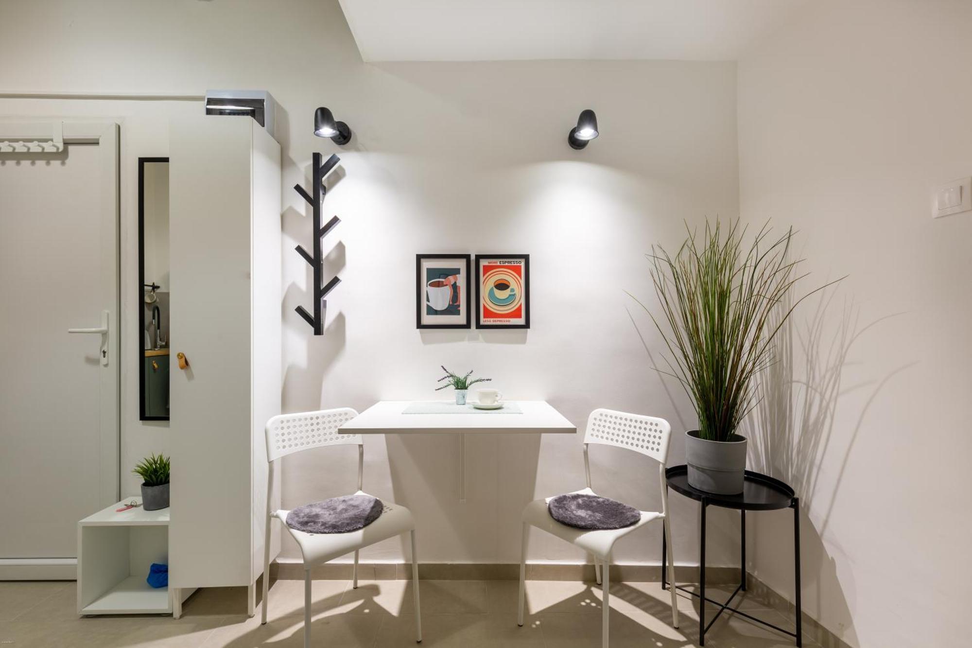 L9 Lonyay Apartment *