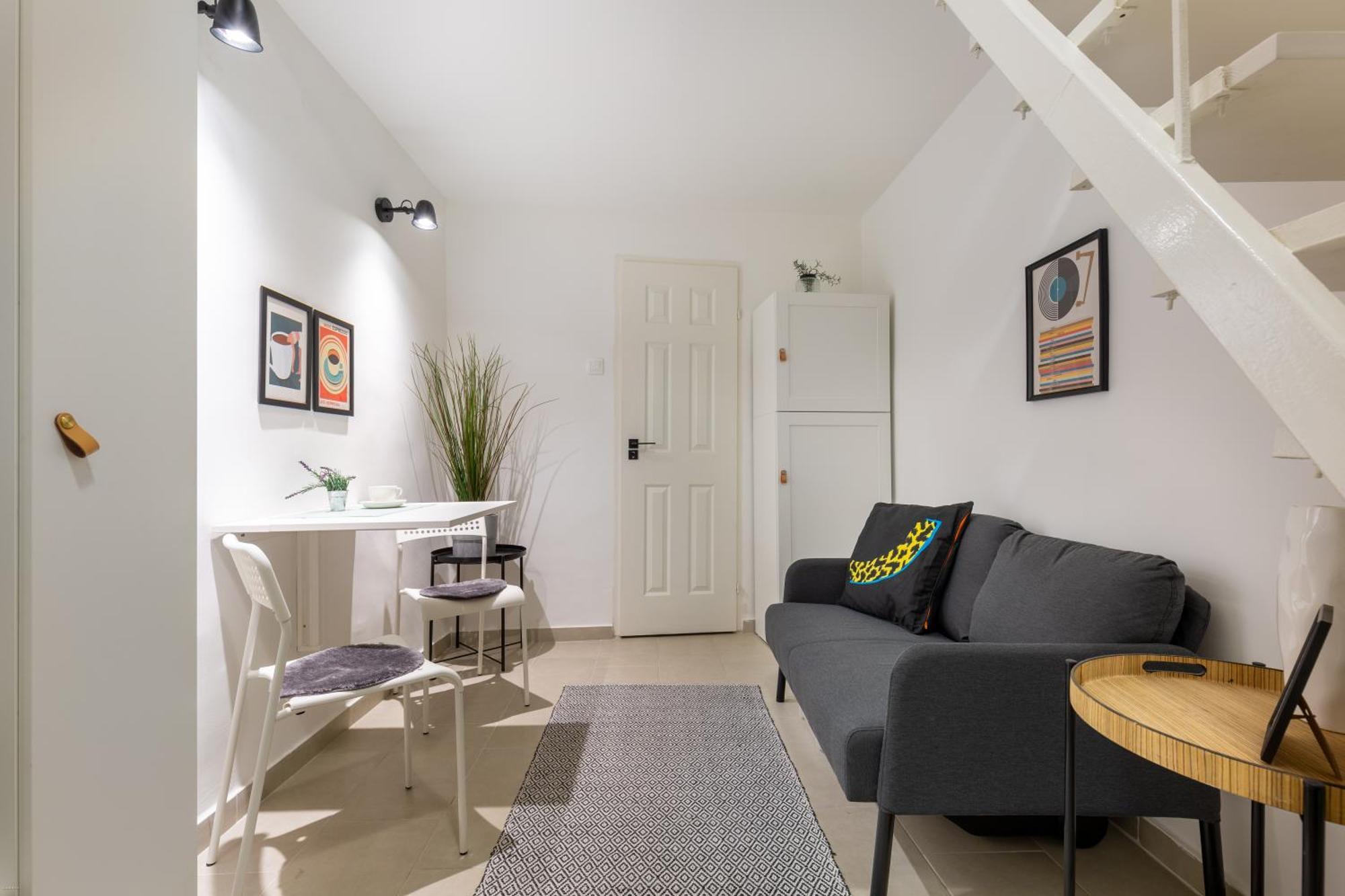 L9 Lonyay Apartment *