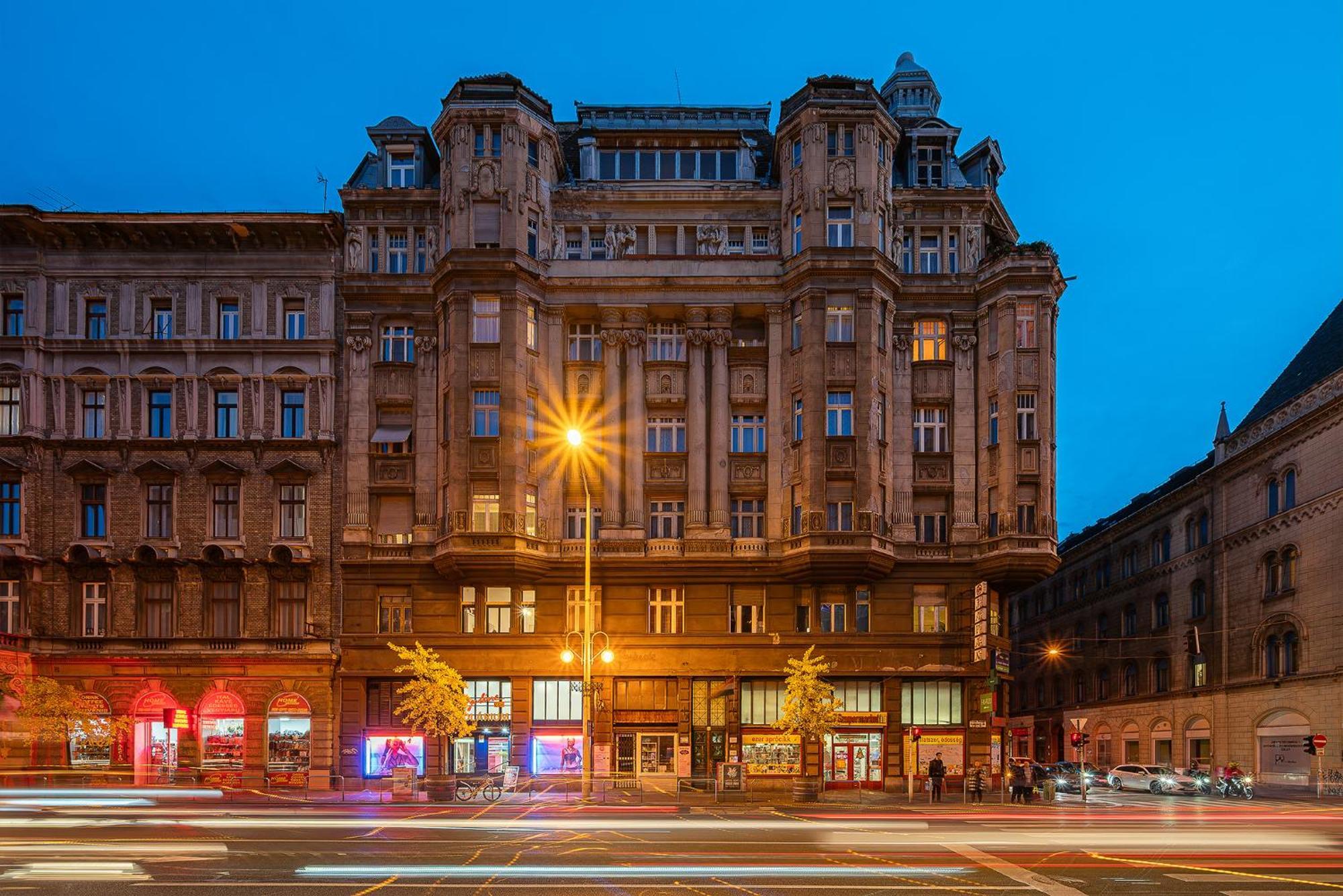 3 Bedroom Classical With A Modern Touch 2unit * Budapest