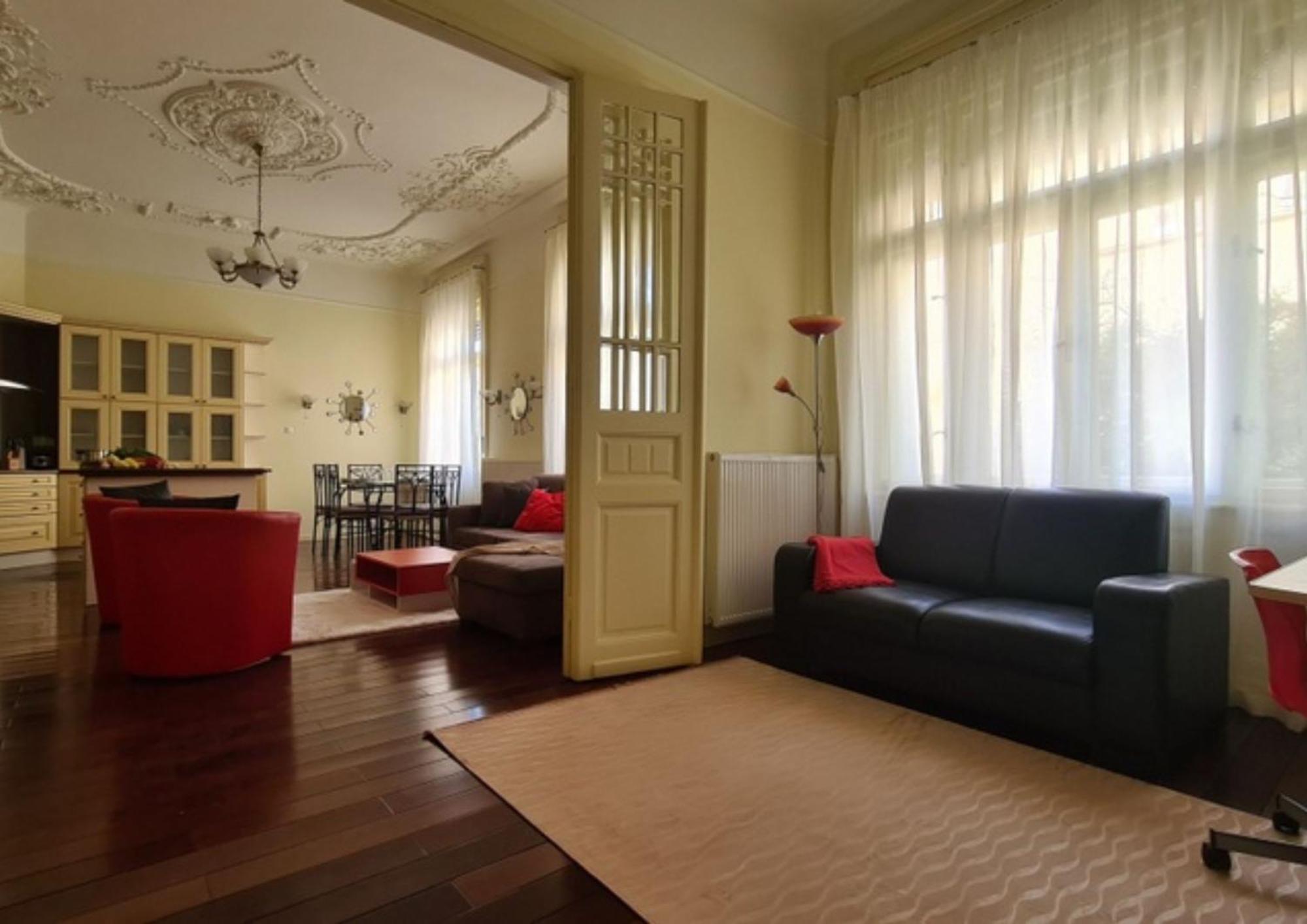 Rose Hill * Budapest
