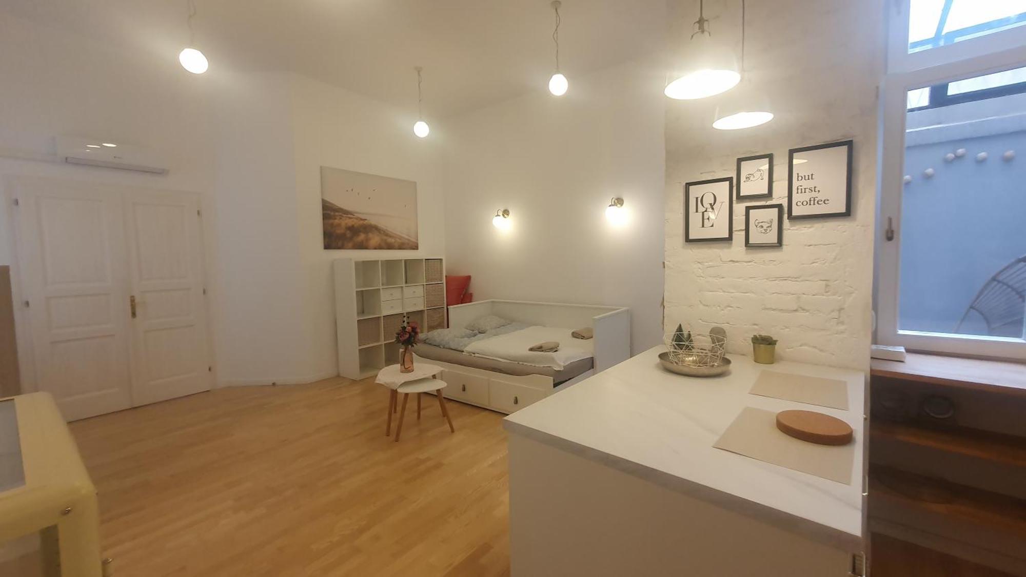 Maria With Little Hang Out Place Apartman