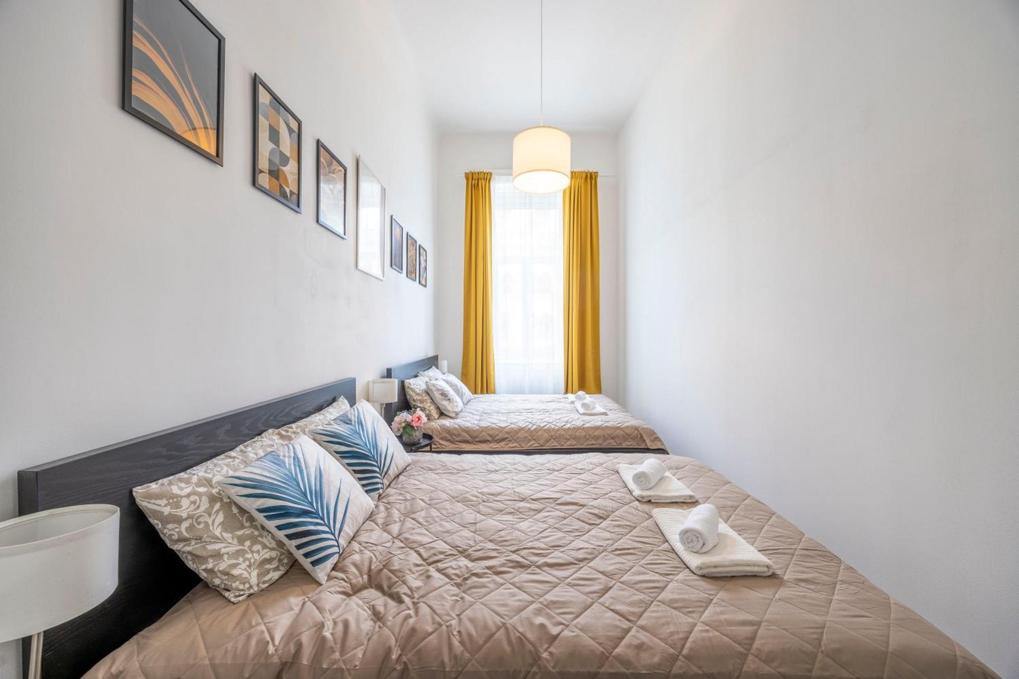 Lägenhet Spacious Cozy With 4bedroom In The Heart Of Bp *