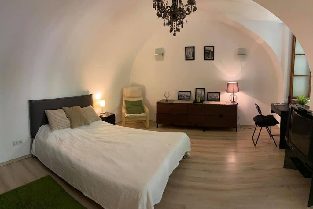 Koezponti Kucko * Budapest
