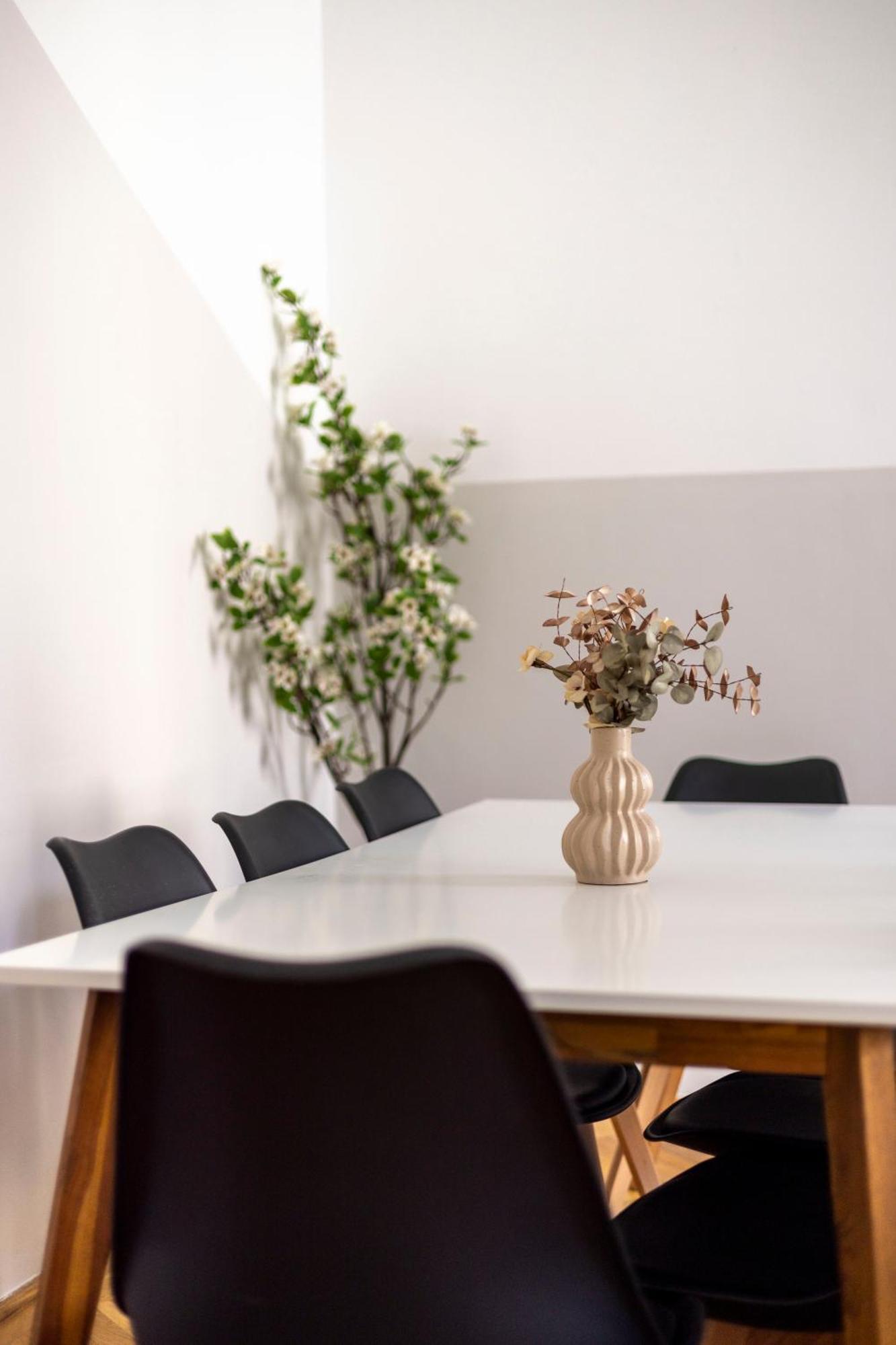 Charming & Cozy Stylish In The Heart Of