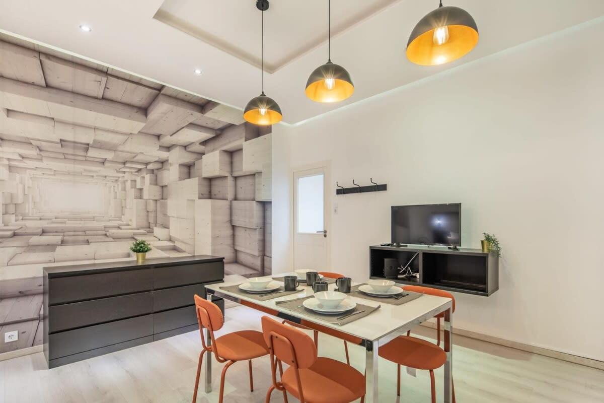 Extrem - Comfy * Budapest
