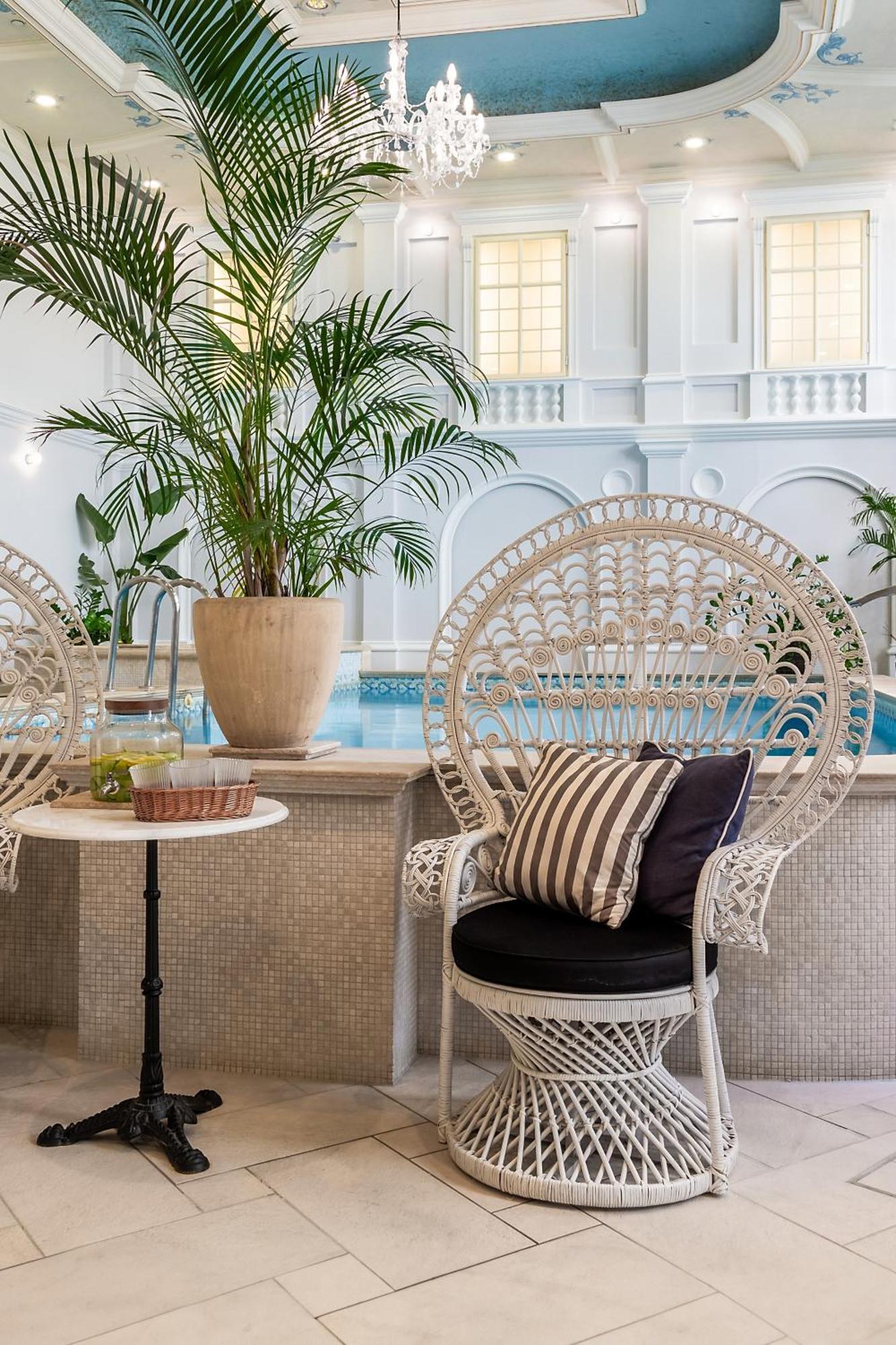 Queen's Court & Hotell 5*