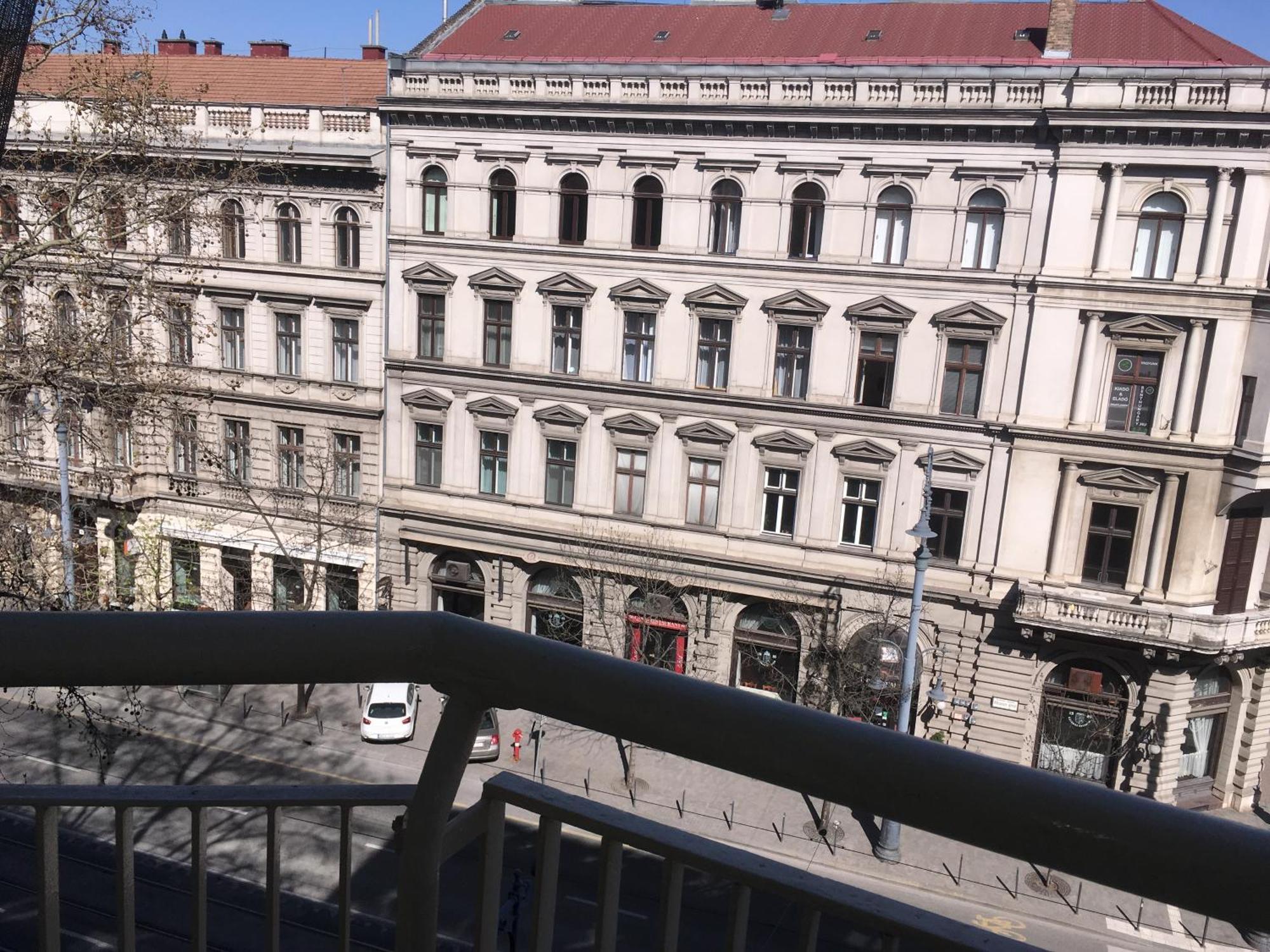 Mint Pearl 3 2 Bathrooms At Kalvin Square Apartment Budapest