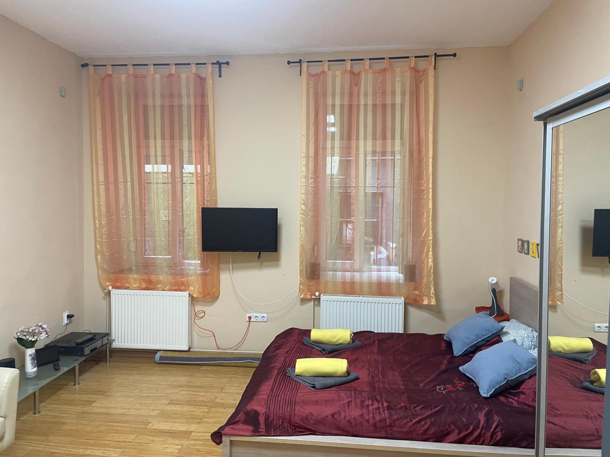 Clark Apartman **
