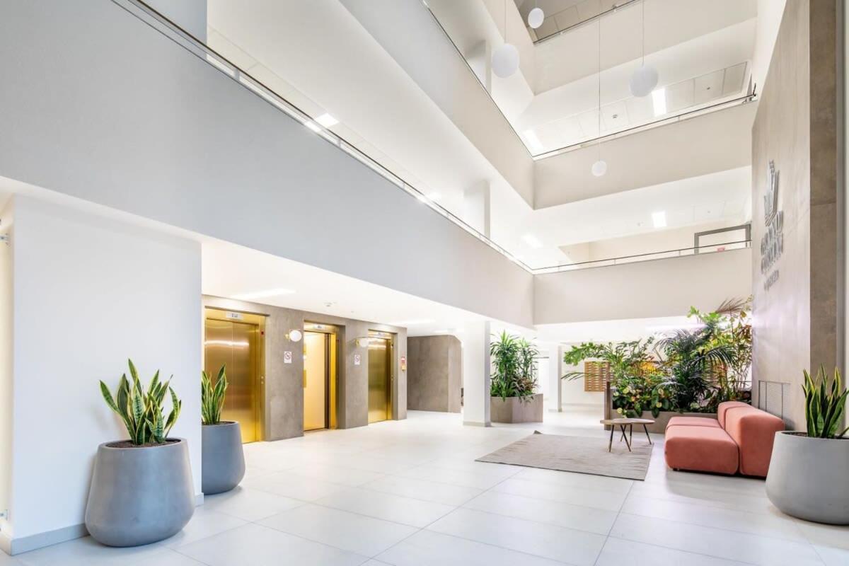 Modern Bright Place With Terrace Apartmán