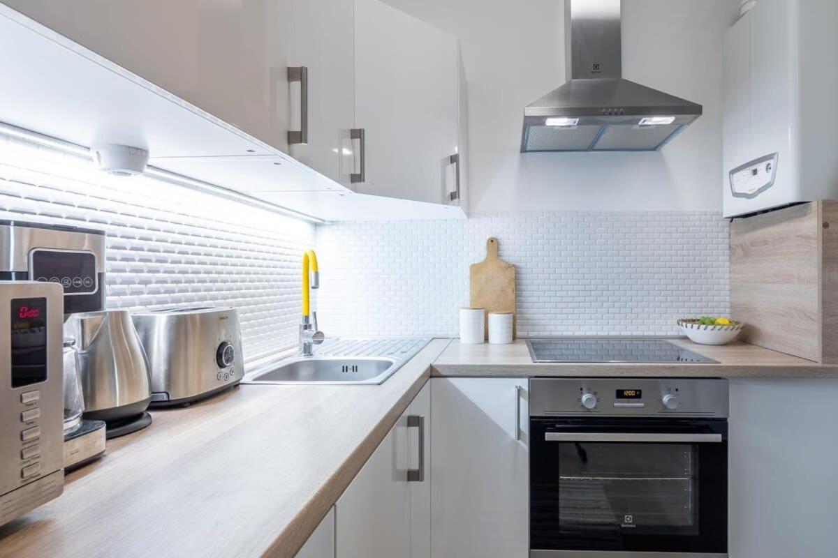 Very Large With Air Conditioning Apartman *