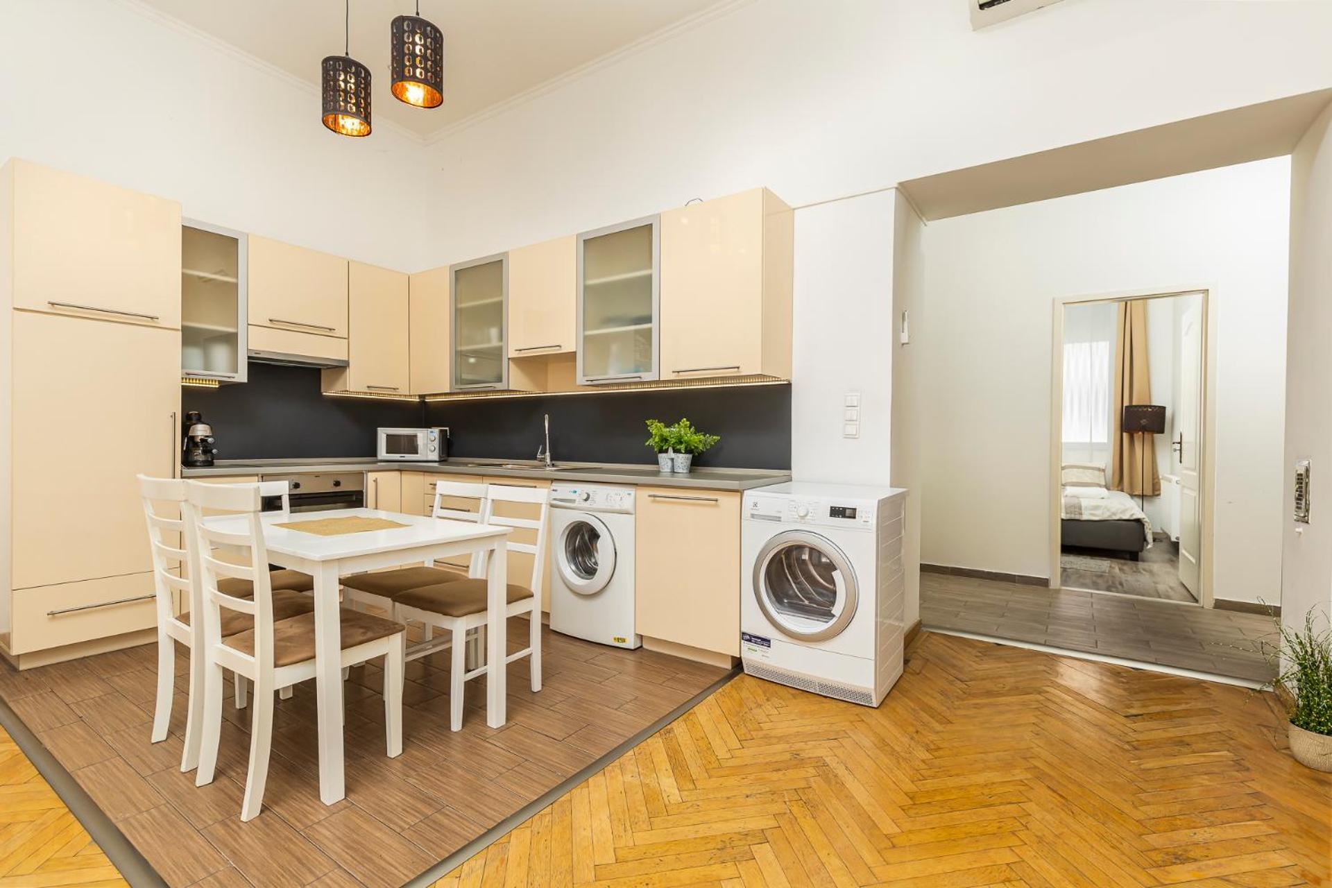 Real Revay Apartament