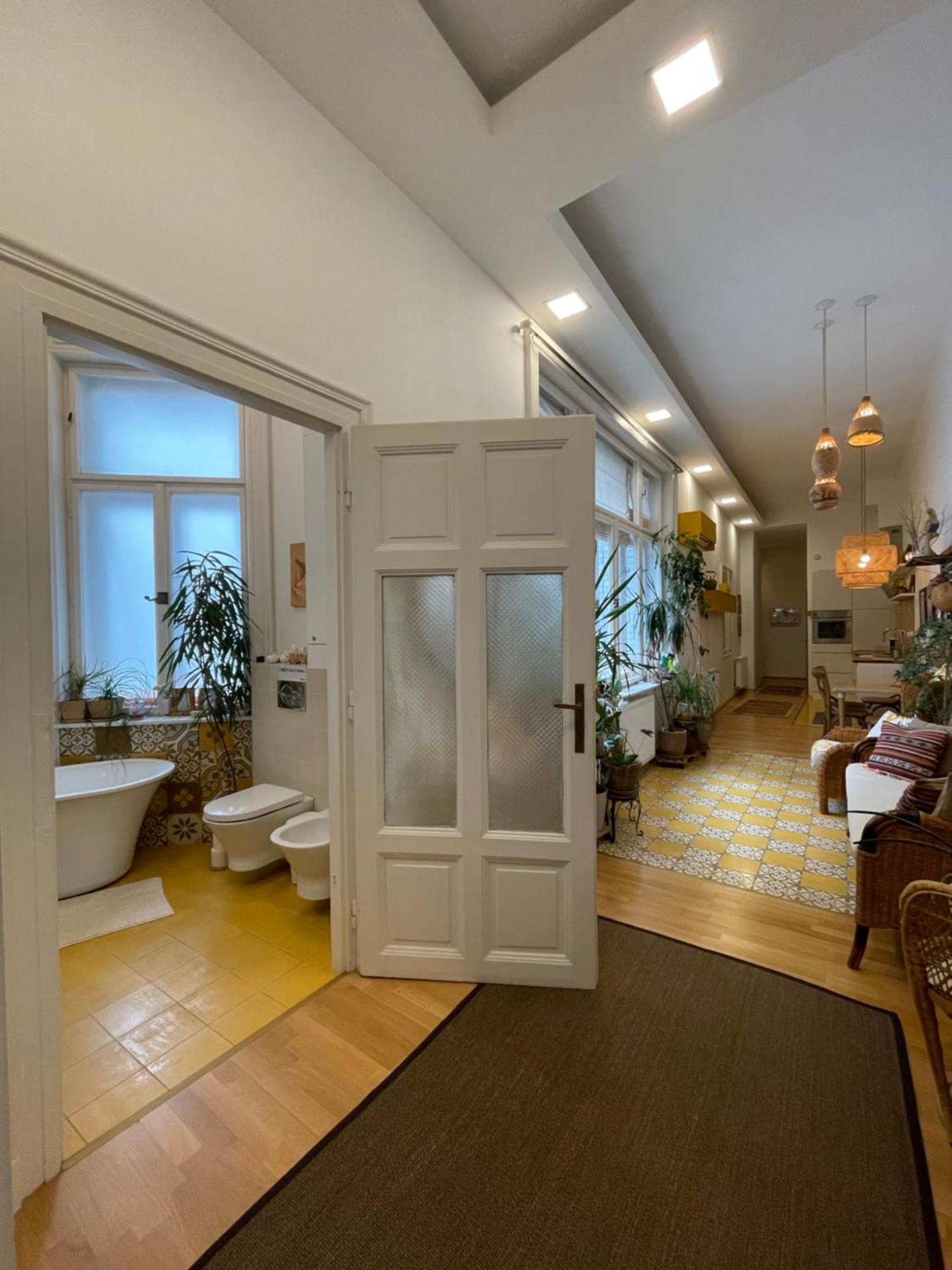 Amber Pearl 2 And 2 Bathrooms At Kalvin Square Budapest
