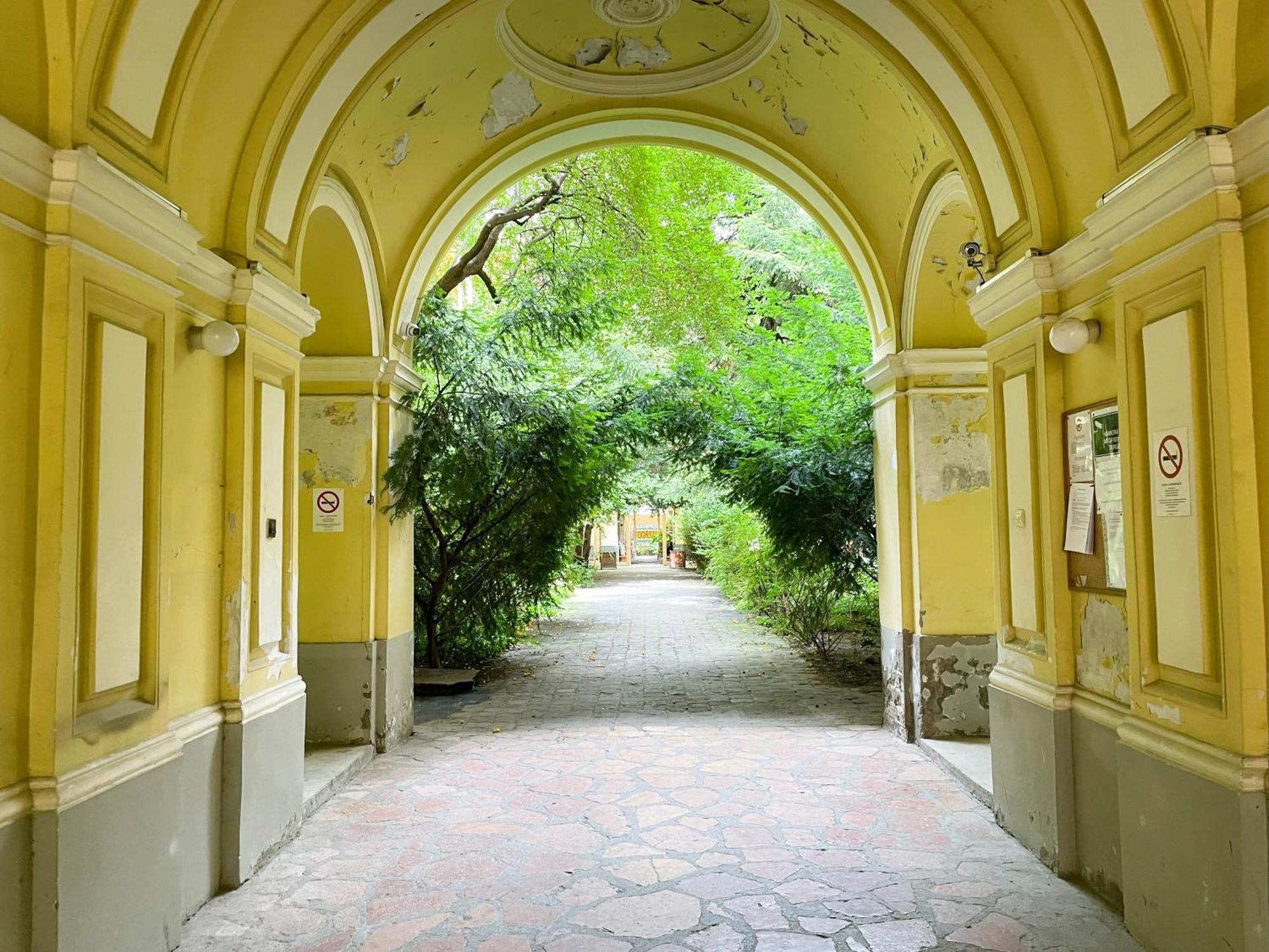 Coente Kiraly 28 * Budapest