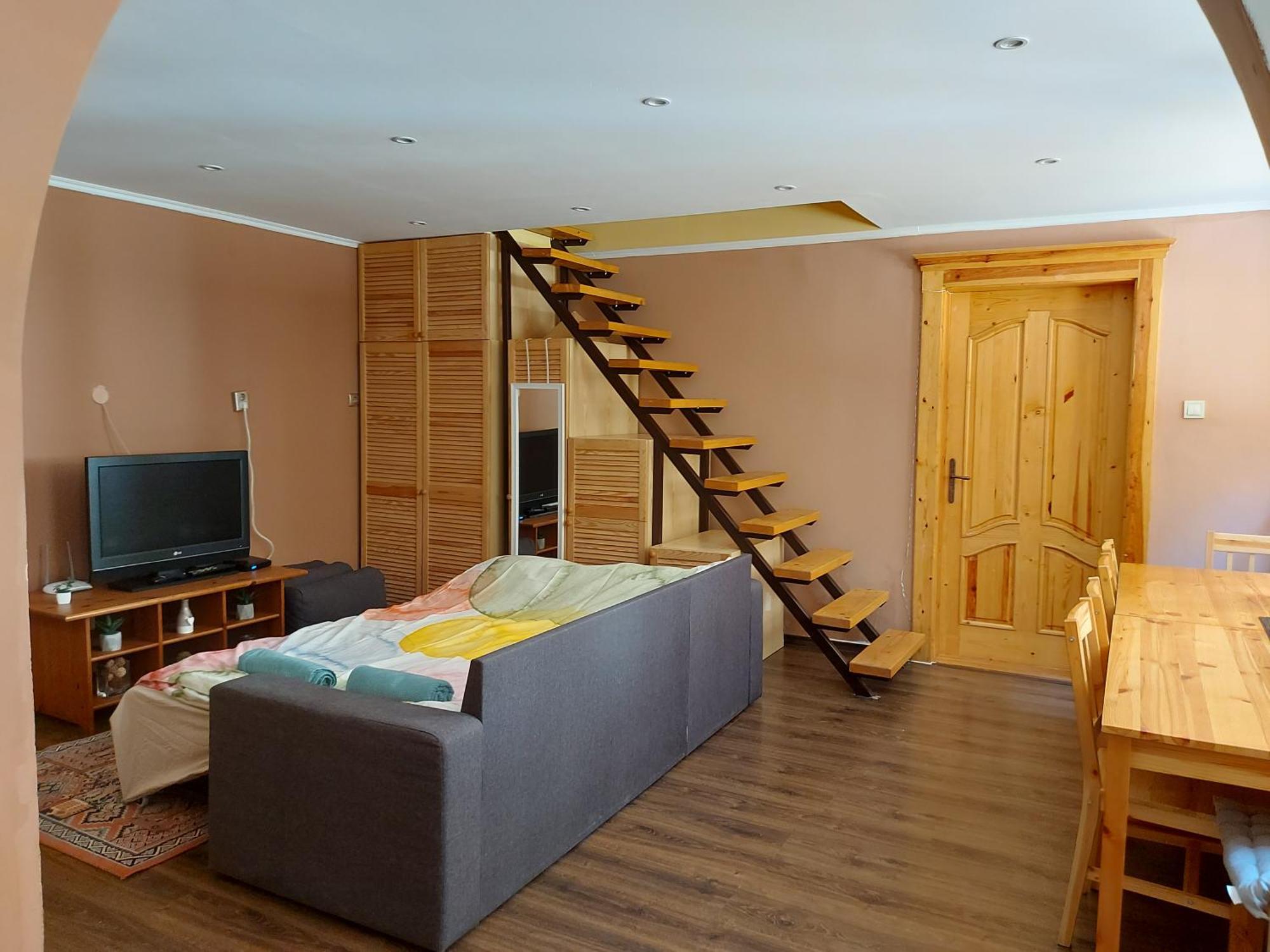 Cozy Downtown Apartment