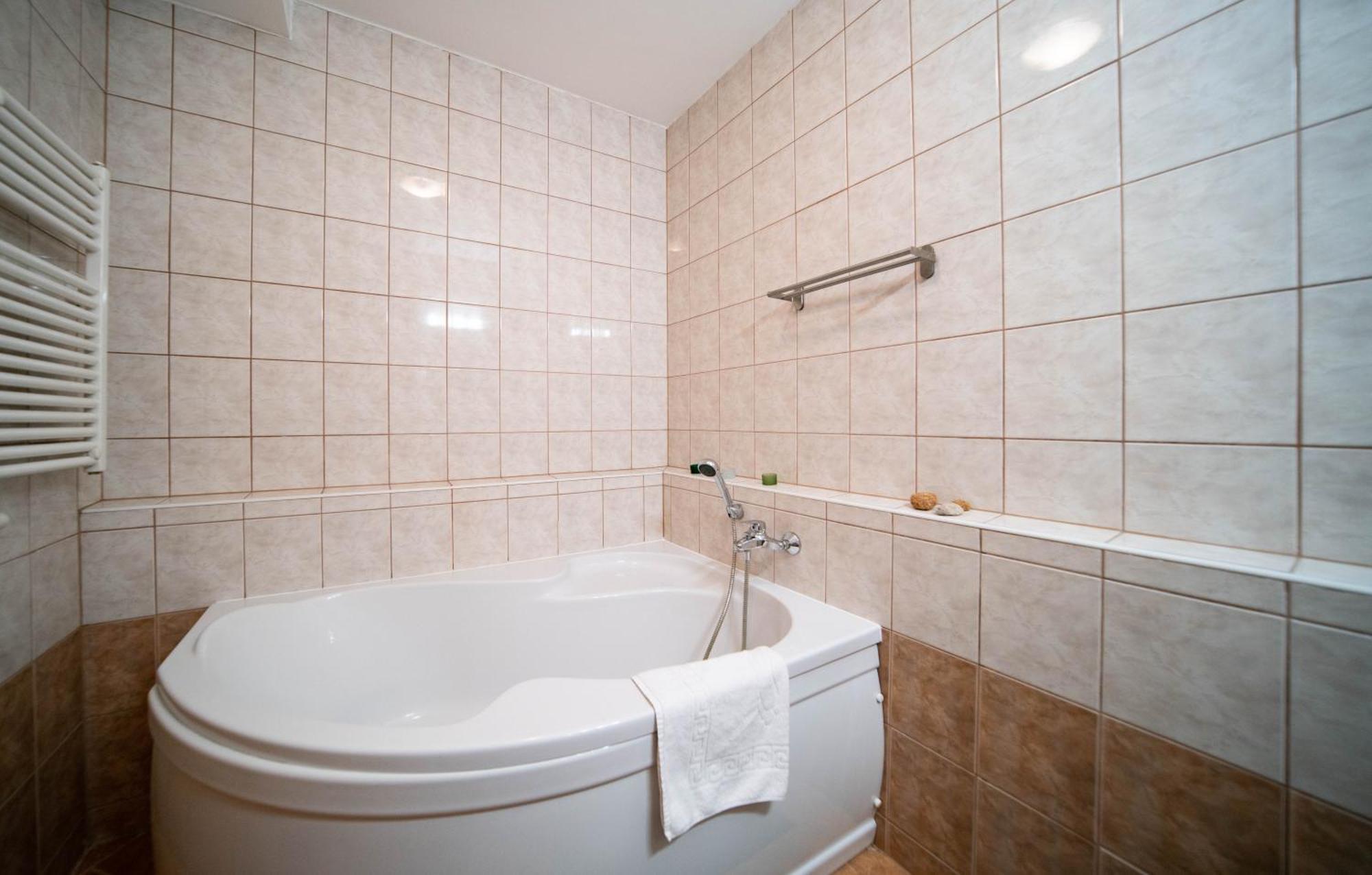 Free Parking- Gellert View 4ppl * Budapest