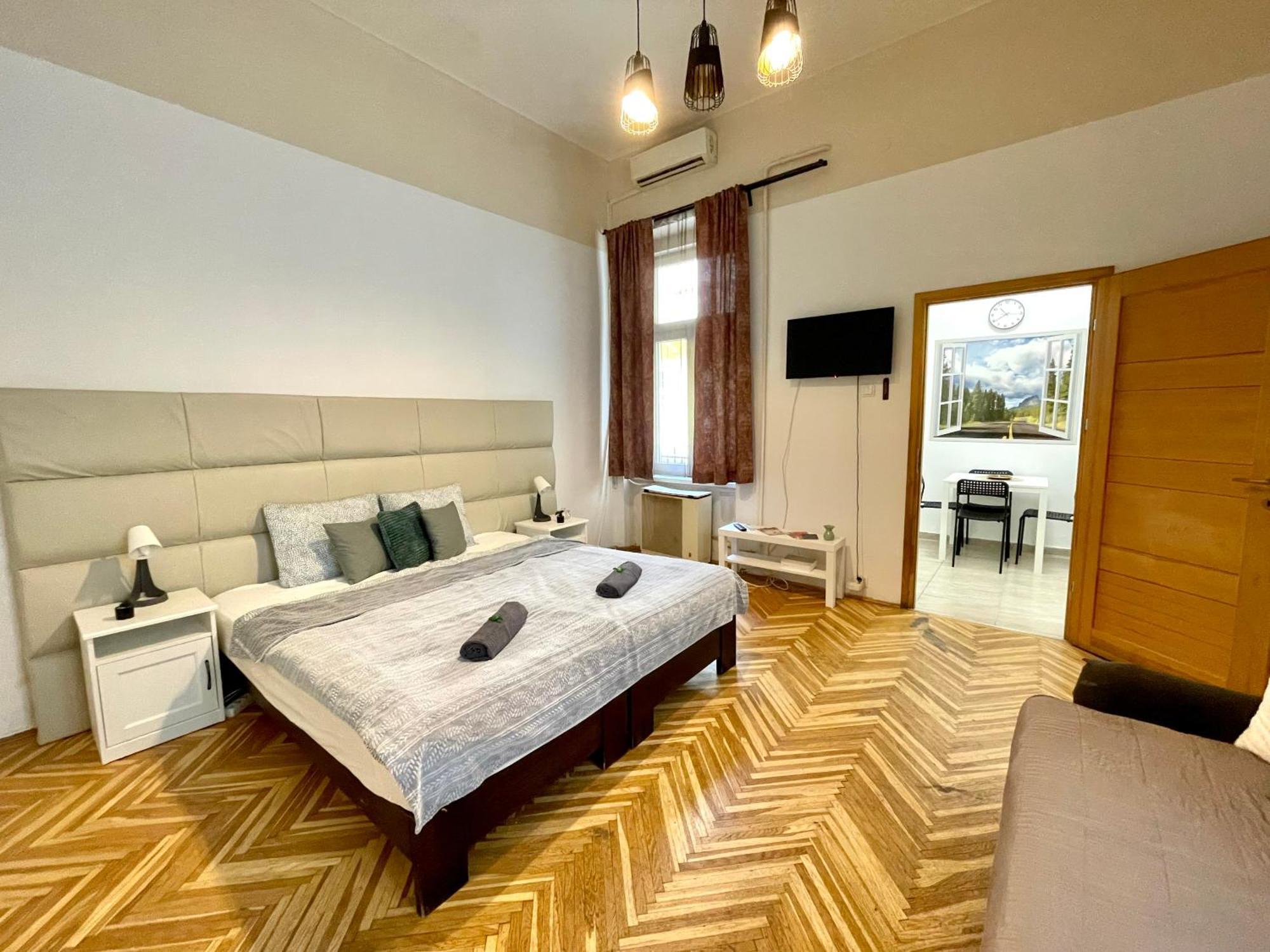 Very Warm Nature Near Gozsdu With Free Air Conditioner Free Coffee * Budapest