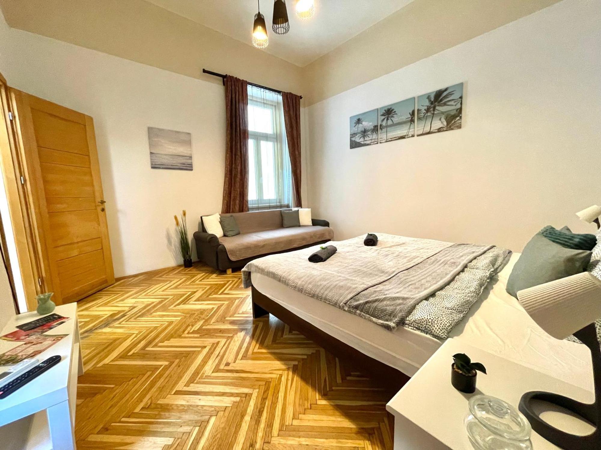 Apartamento Very Warm Nature Near Gozsdu With Free Air Conditioner Free Coffee Budapest