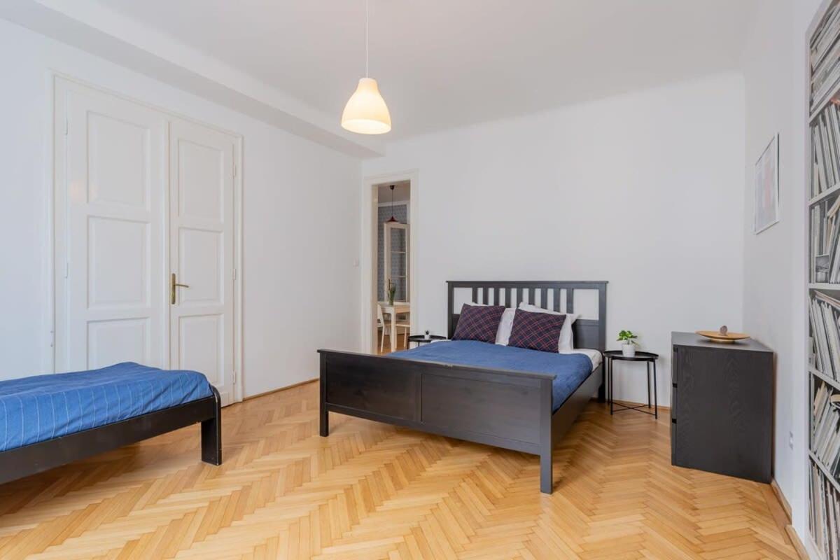 Apartamento Away From In The Center