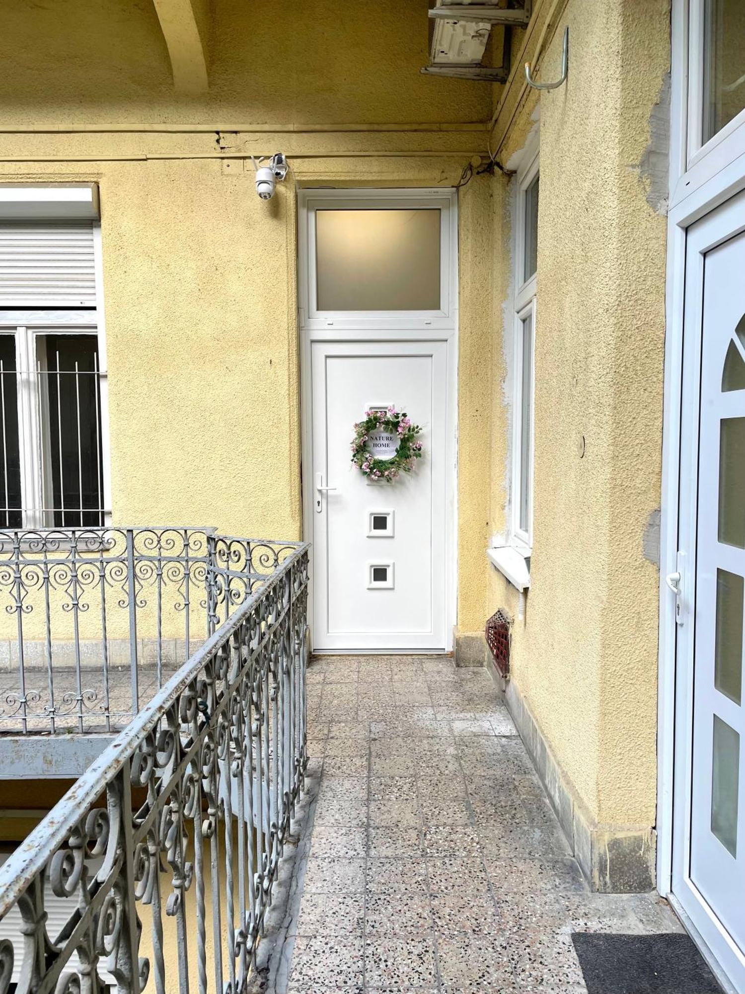 Apartamento Very Warm Nature Near Gozsdu With Free Air Conditioner Free Coffee Budapest