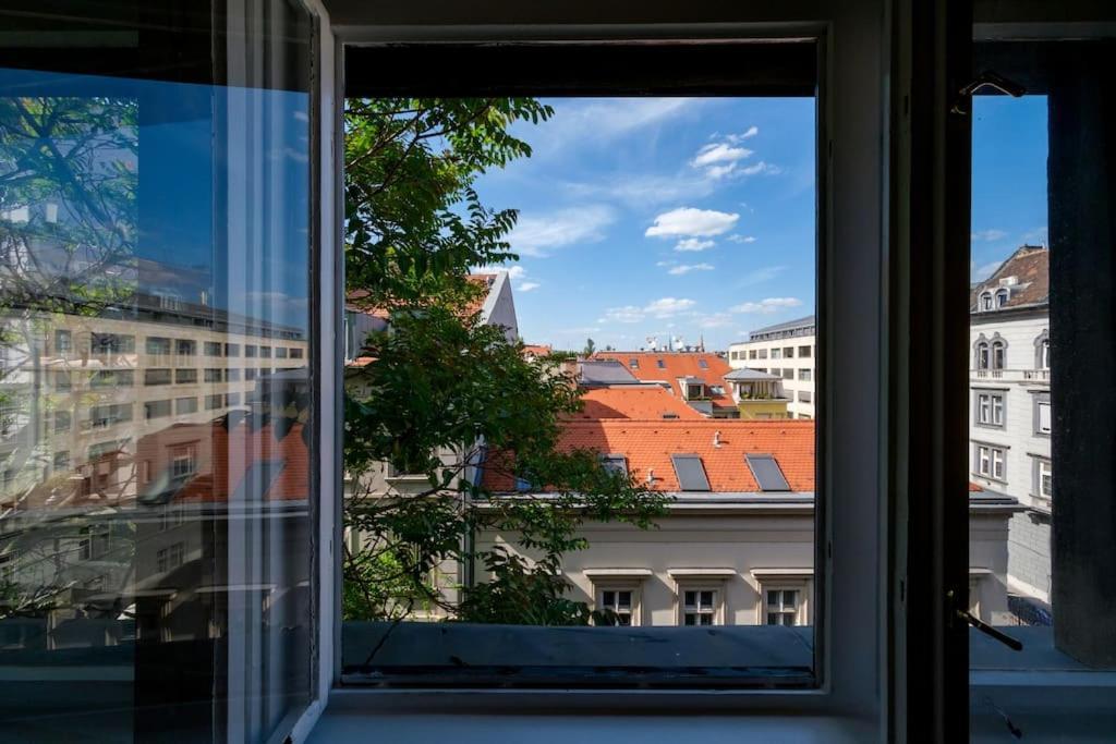 Apartment Chain Bridge Studio
