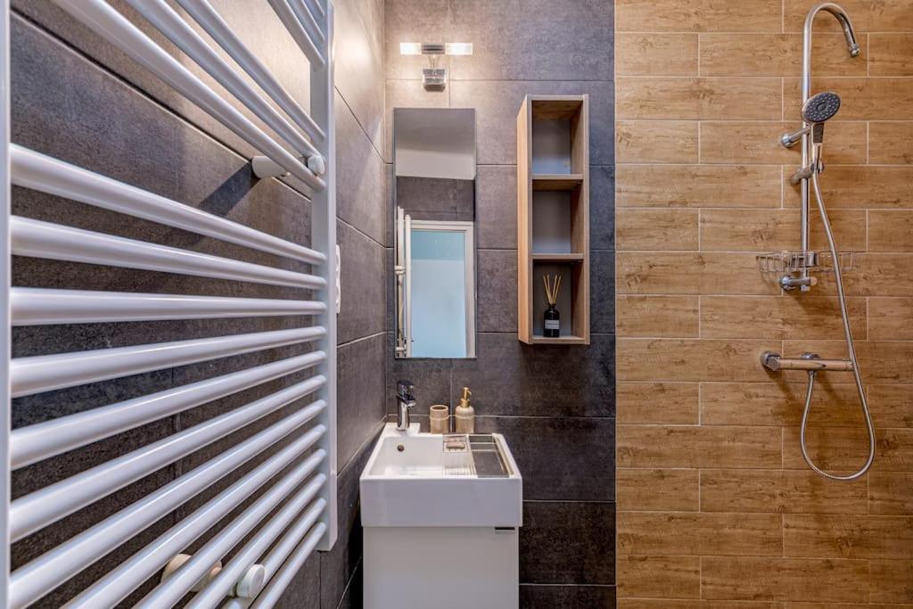 Chain Bridge Studio Apartment *