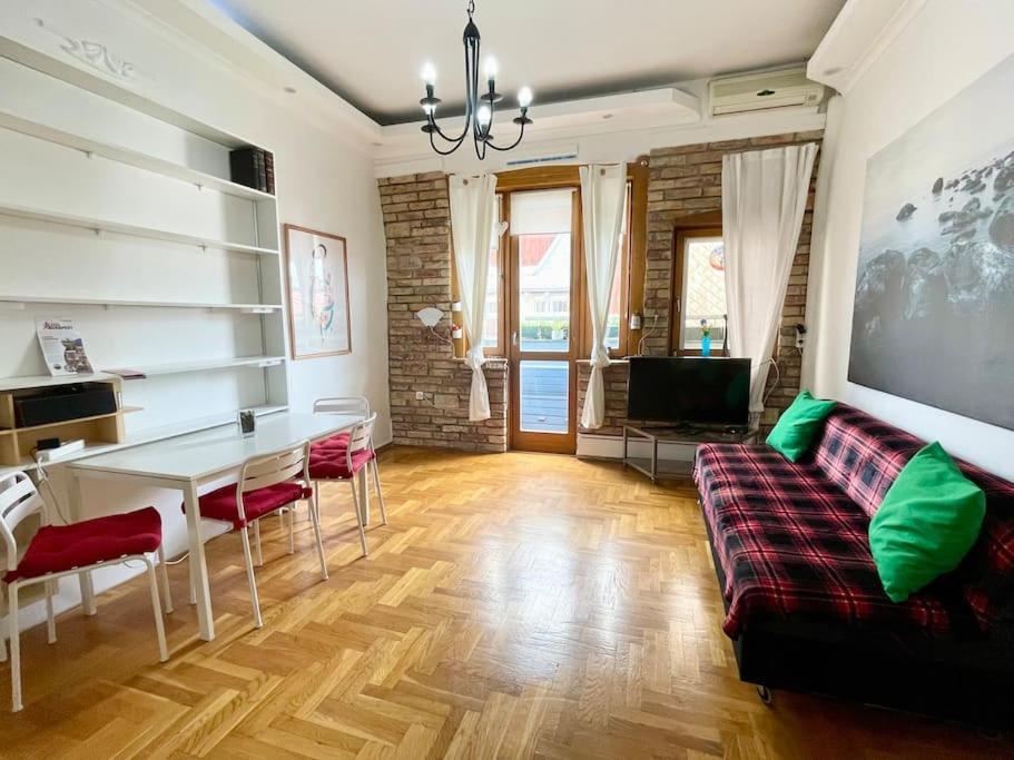 R9 Free Parking Garage Apartamento *