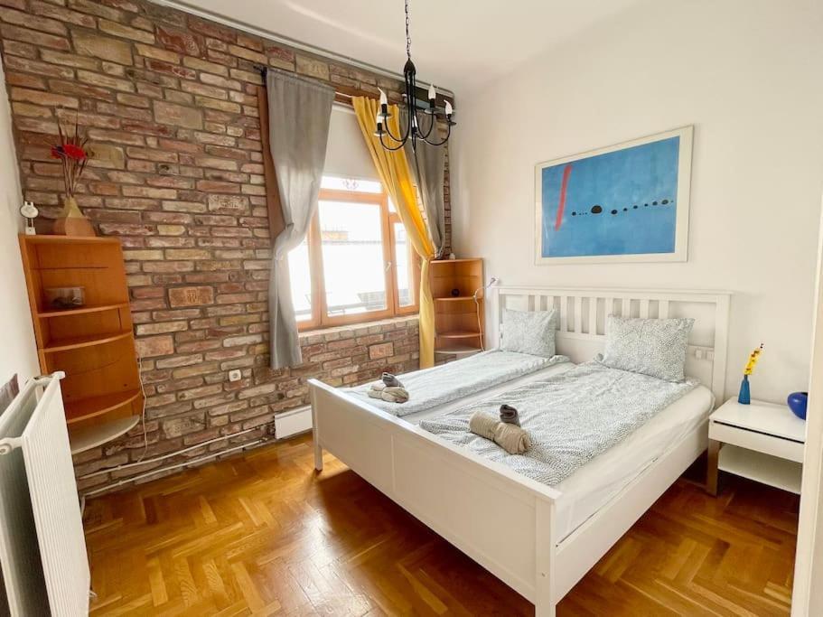 R9 Free Parking Garage Apartamento *