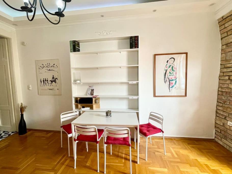 R9 Free Parking Garage Apartamento