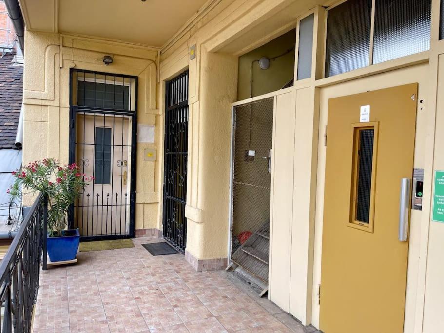 R9 Free Parking Garage Apartamento *
