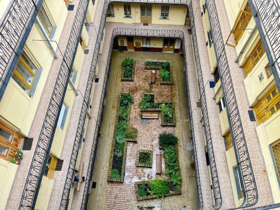 R9 Free Parking Garage Apartamento