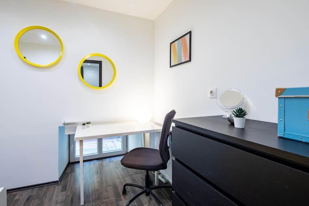 Apartment Cityscape Budget Omega