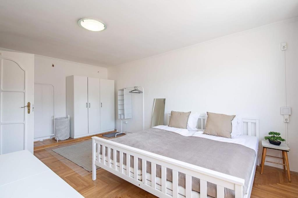 Cityscape Budget Vaci Apartmán