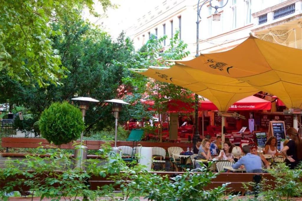 Liszt With Balcony And Garage Available -symphony 1 * Budapešť