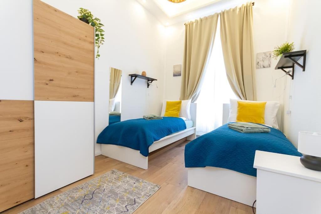 Opera 3br W Sauna By Newave