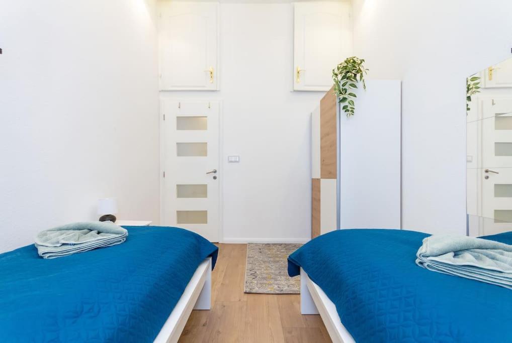 Opera 3br W Sauna By Newave *