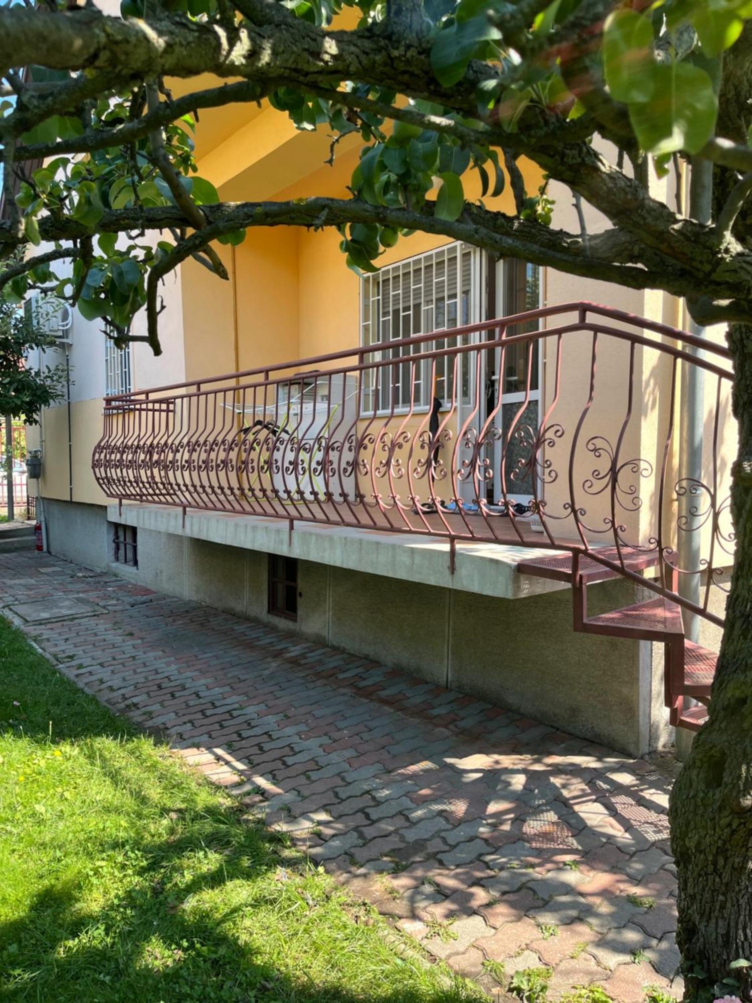 Appartement With Rose Garden & Free Parking