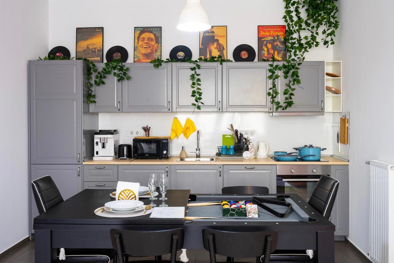 Designer Vintage Near Castle District Apartment *